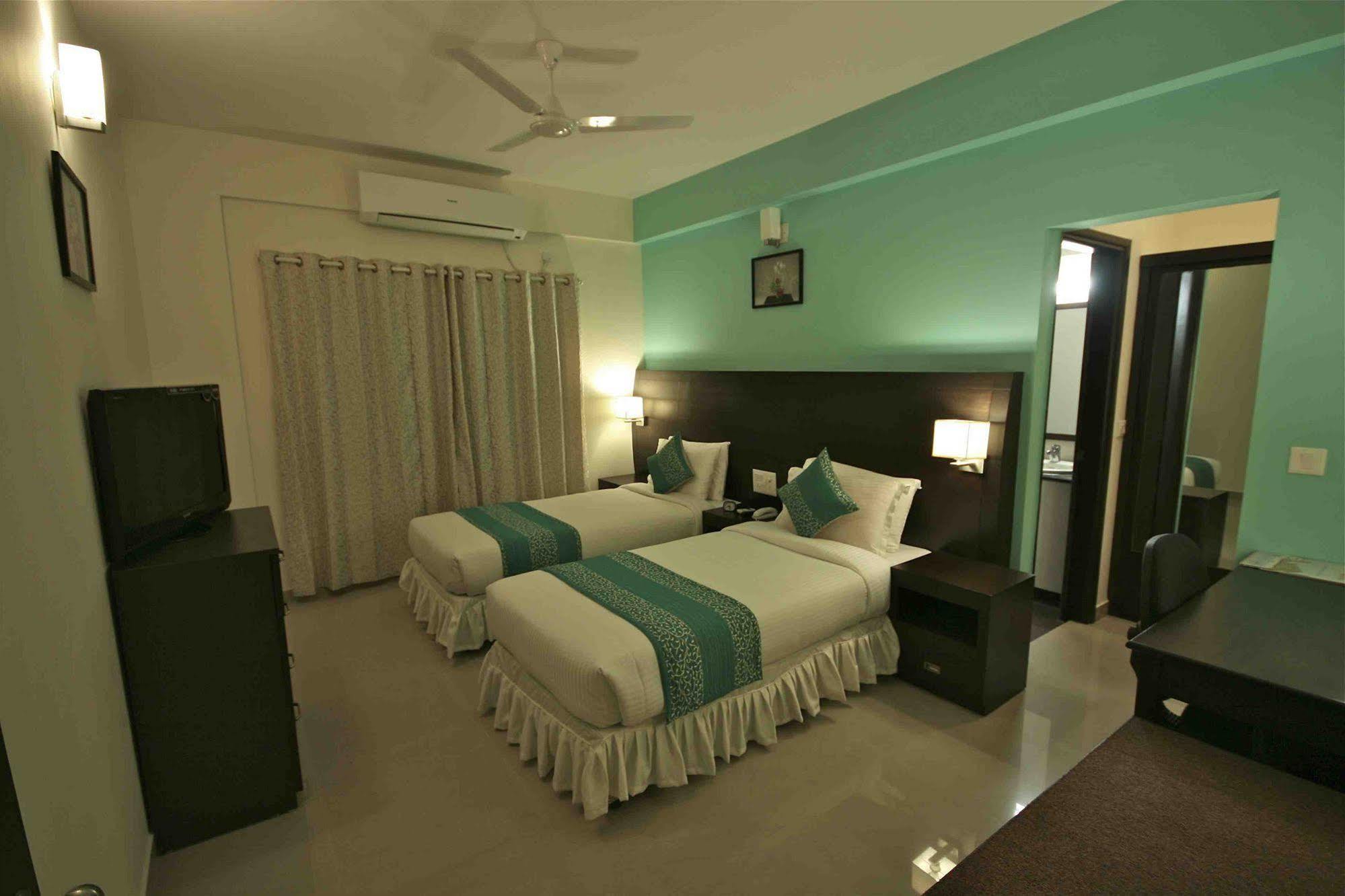 Treebo Trend Sterling Suites Inn Bangalore Buitenkant foto