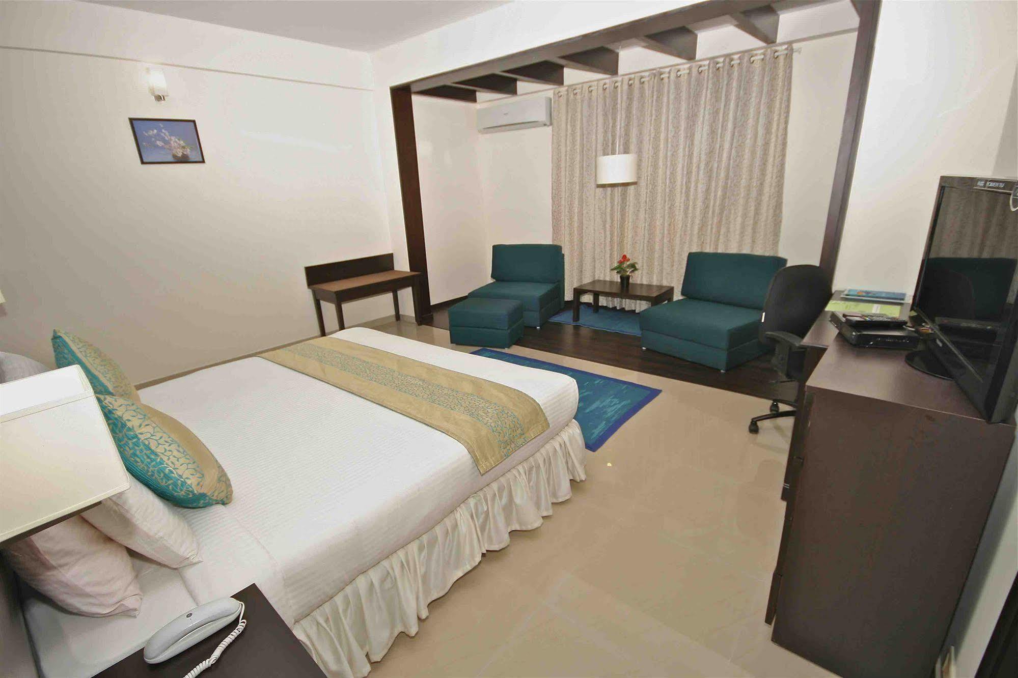 Treebo Trend Sterling Suites Inn Bangalore Buitenkant foto