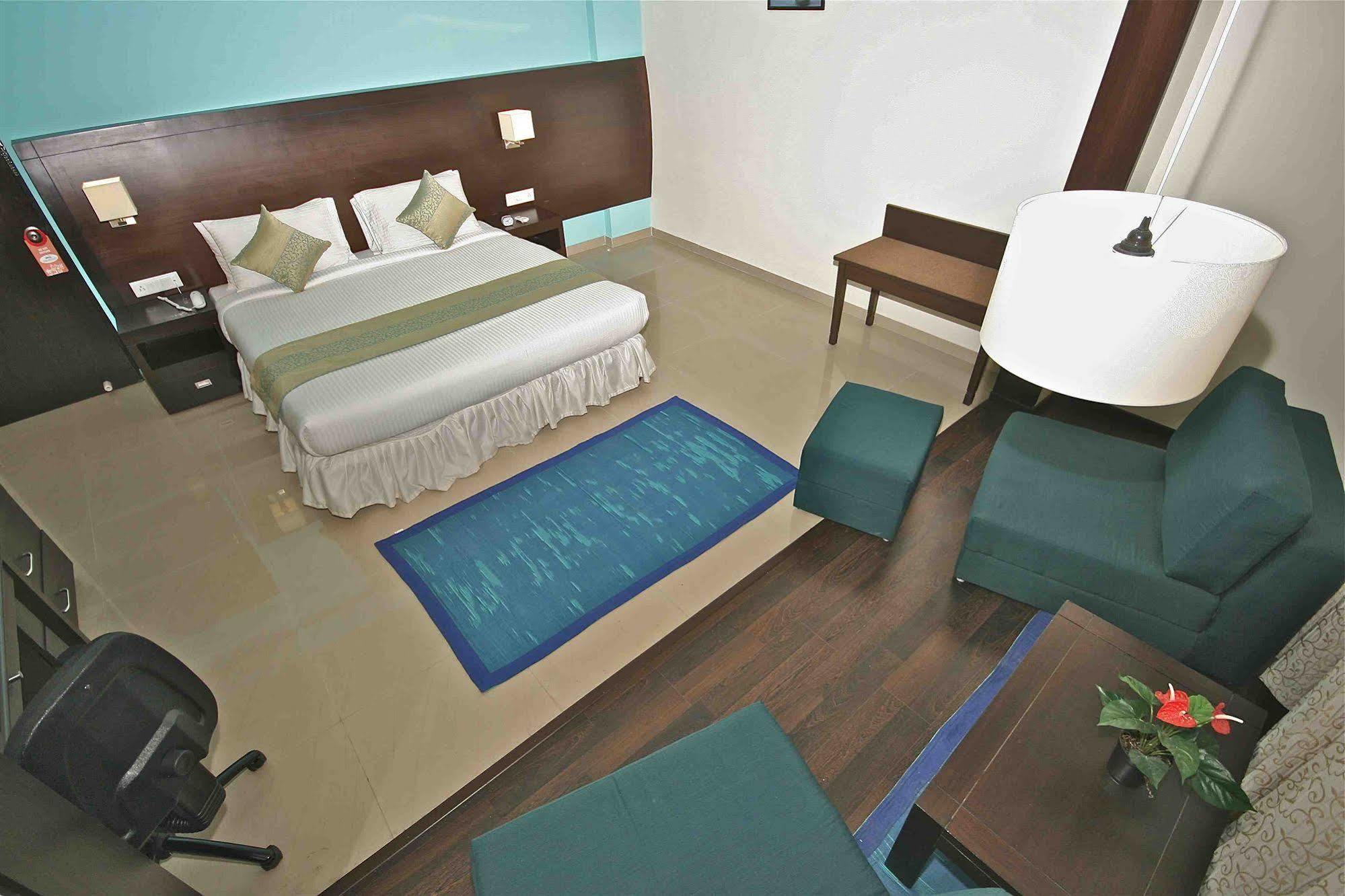 Treebo Trend Sterling Suites Inn Bangalore Buitenkant foto