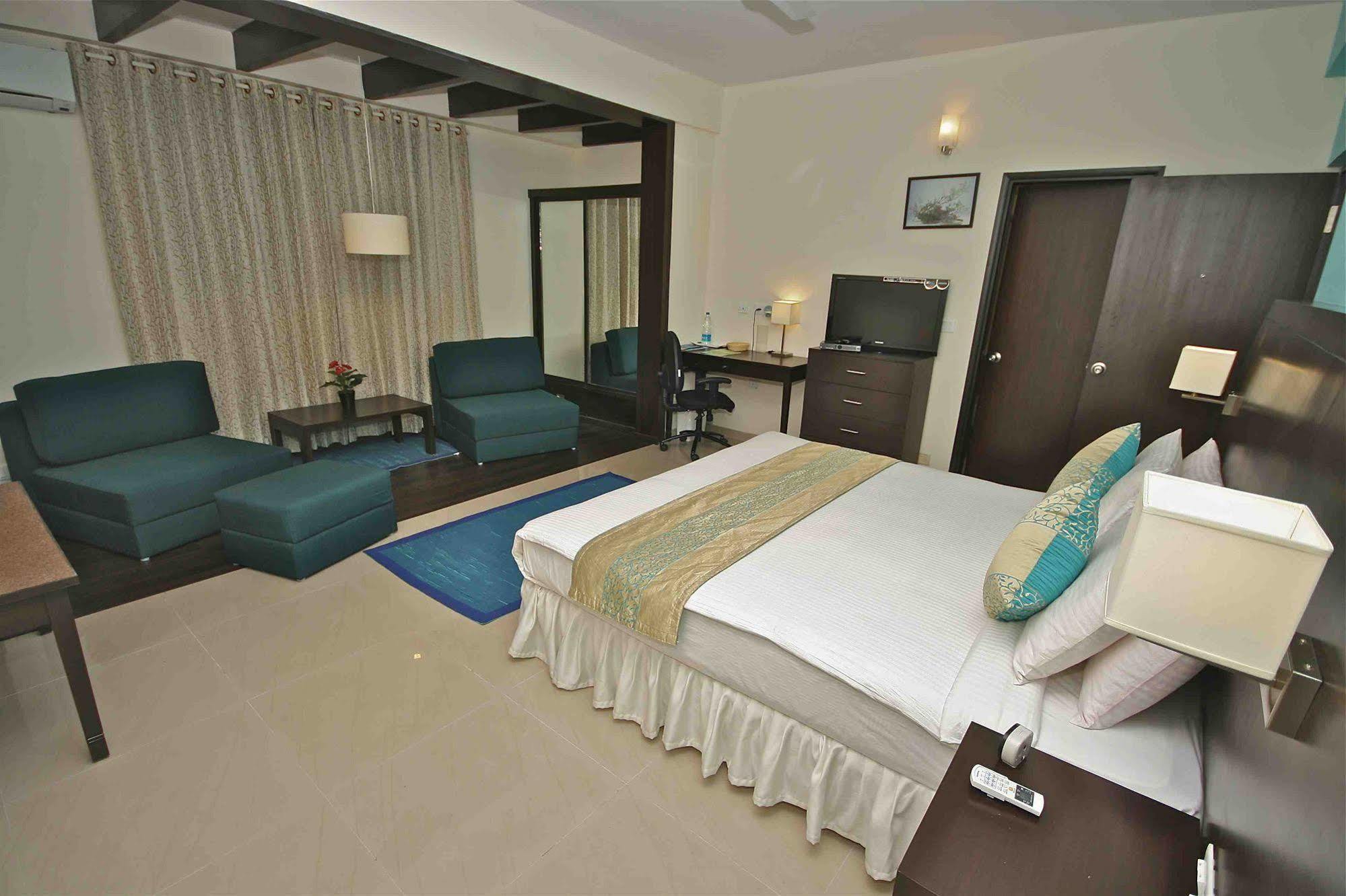 Treebo Trend Sterling Suites Inn Bangalore Buitenkant foto