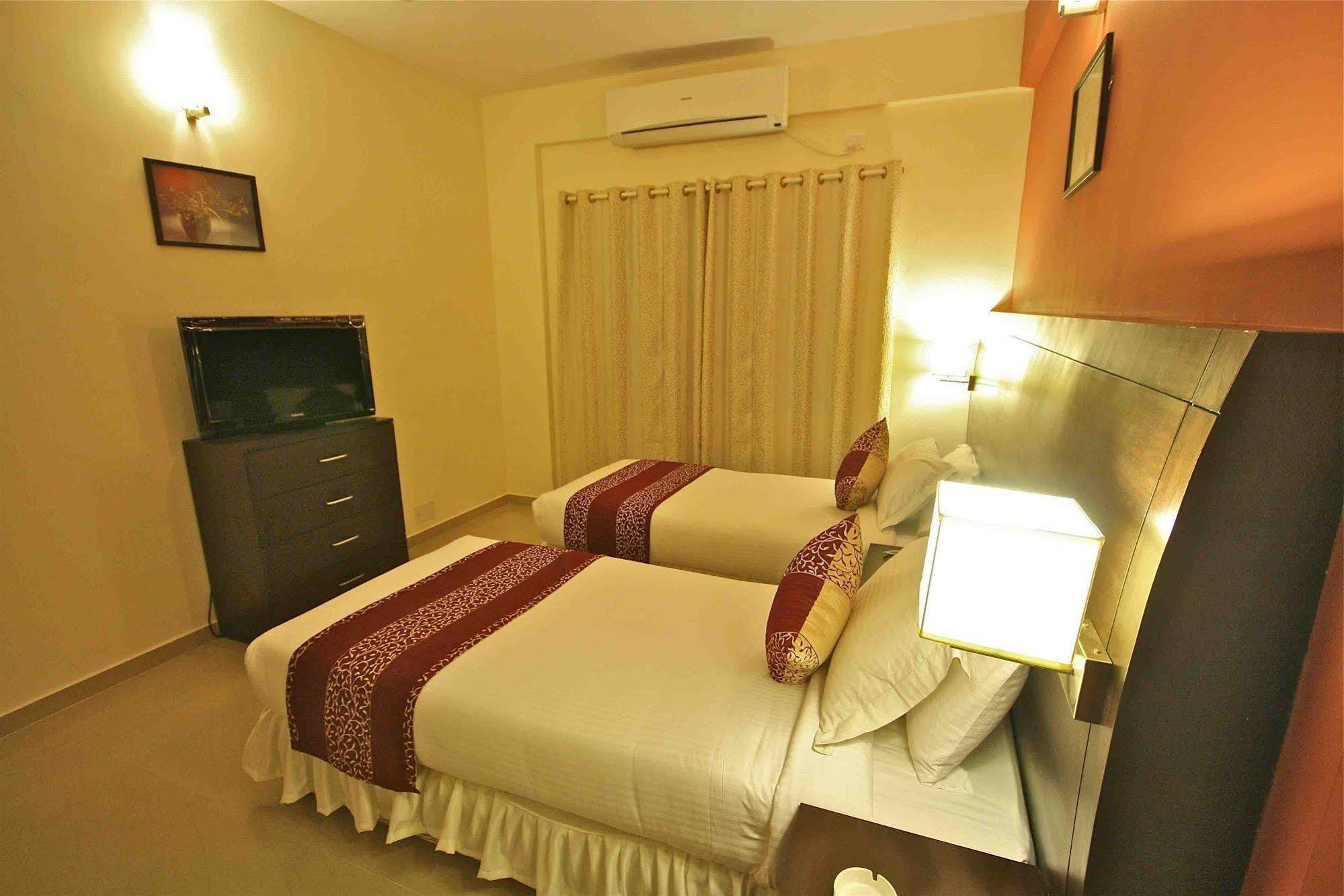 Treebo Trend Sterling Suites Inn Bangalore Buitenkant foto